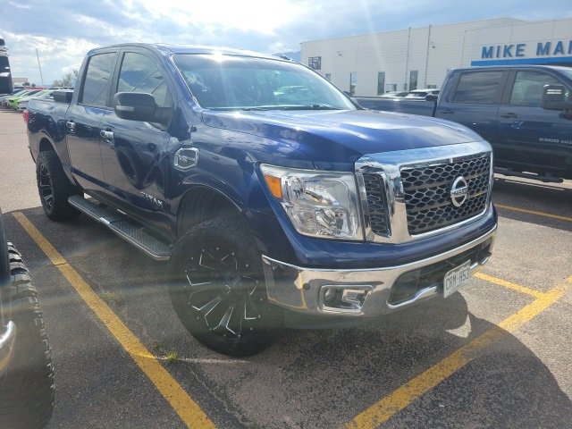2017 Nissan Titan SV photo 3