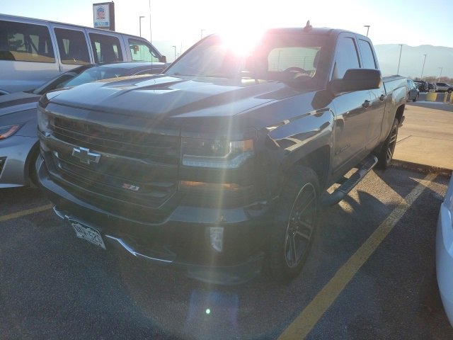 2017 Chevrolet Silverado 1500 LT photo 3