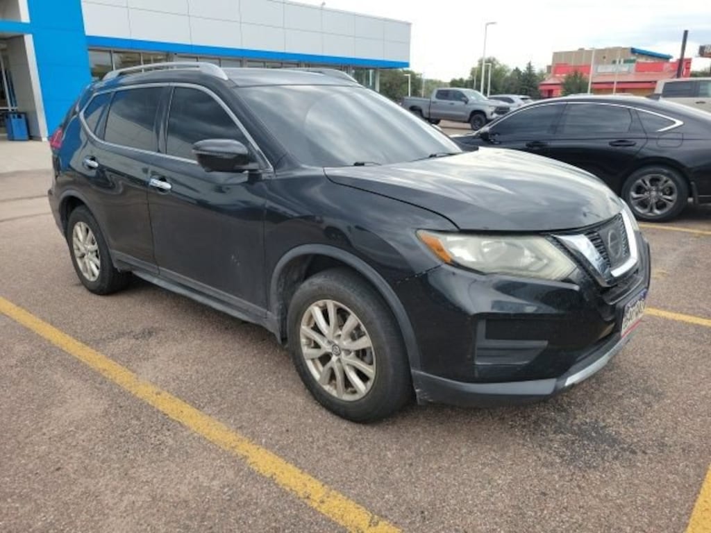 Used 2017 Nissan Rogue SV SUV