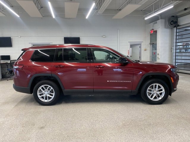 2023 Jeep Grand Cherokee Laredo photo 3