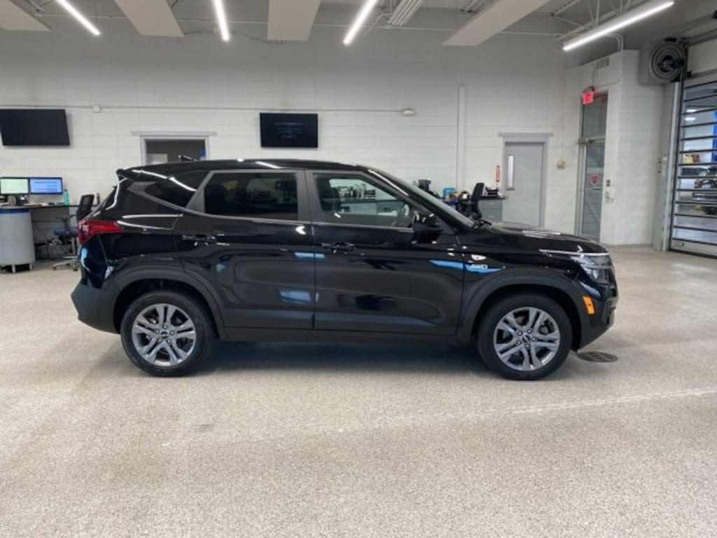 Used 2023 Kia Seltos LX SUV