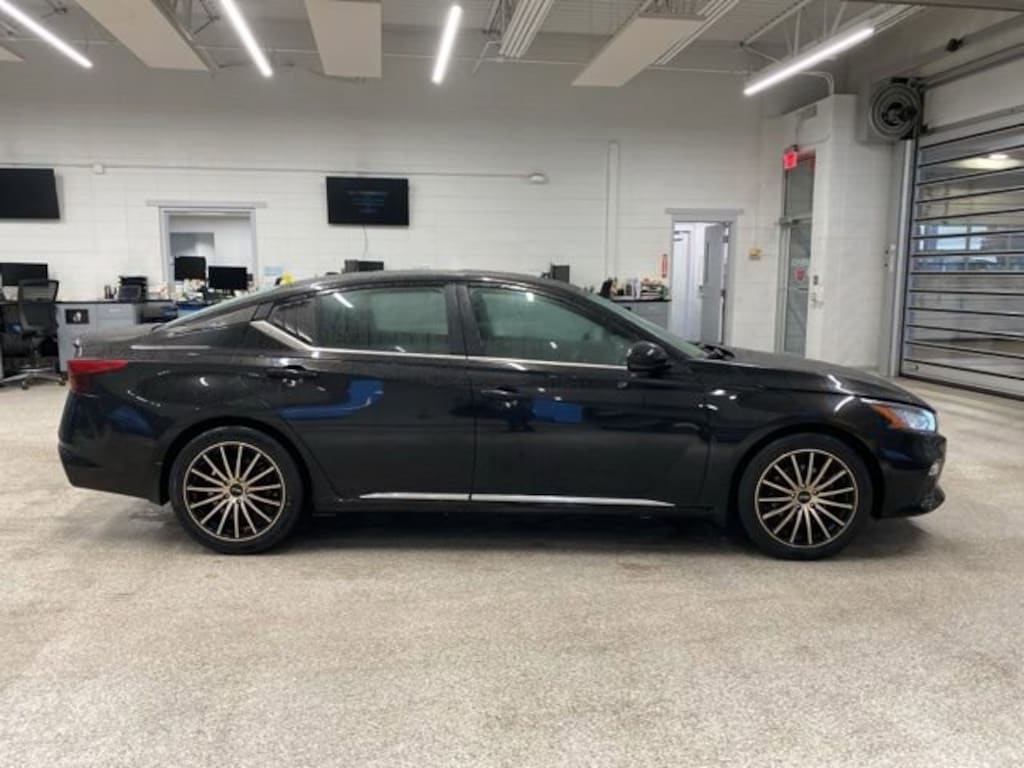 Used 2020 Nissan Altima 2.0 SR Sedan