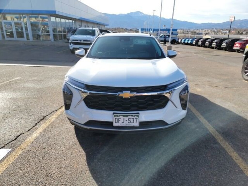 Used 2025 Chevrolet Trax LT SUV