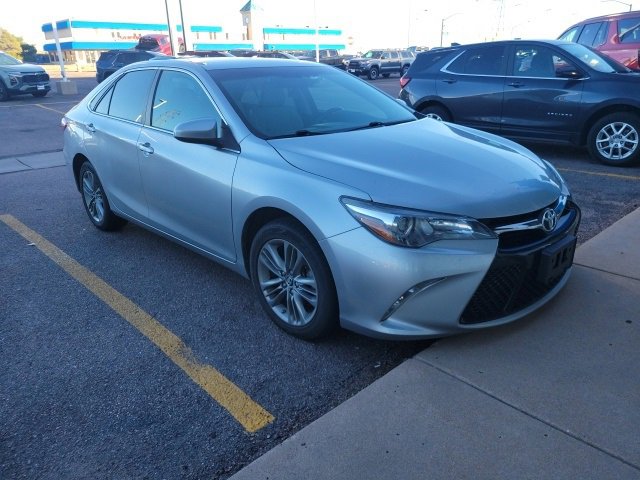 2015 Toyota Camry XLE photo 3