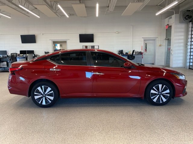 Used 2021 Nissan Altima SV with VIN 1N4BL4DW3MN326895 for sale in Colorado Springs, CO