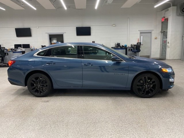2025 Chevrolet Malibu 2LT photo 2
