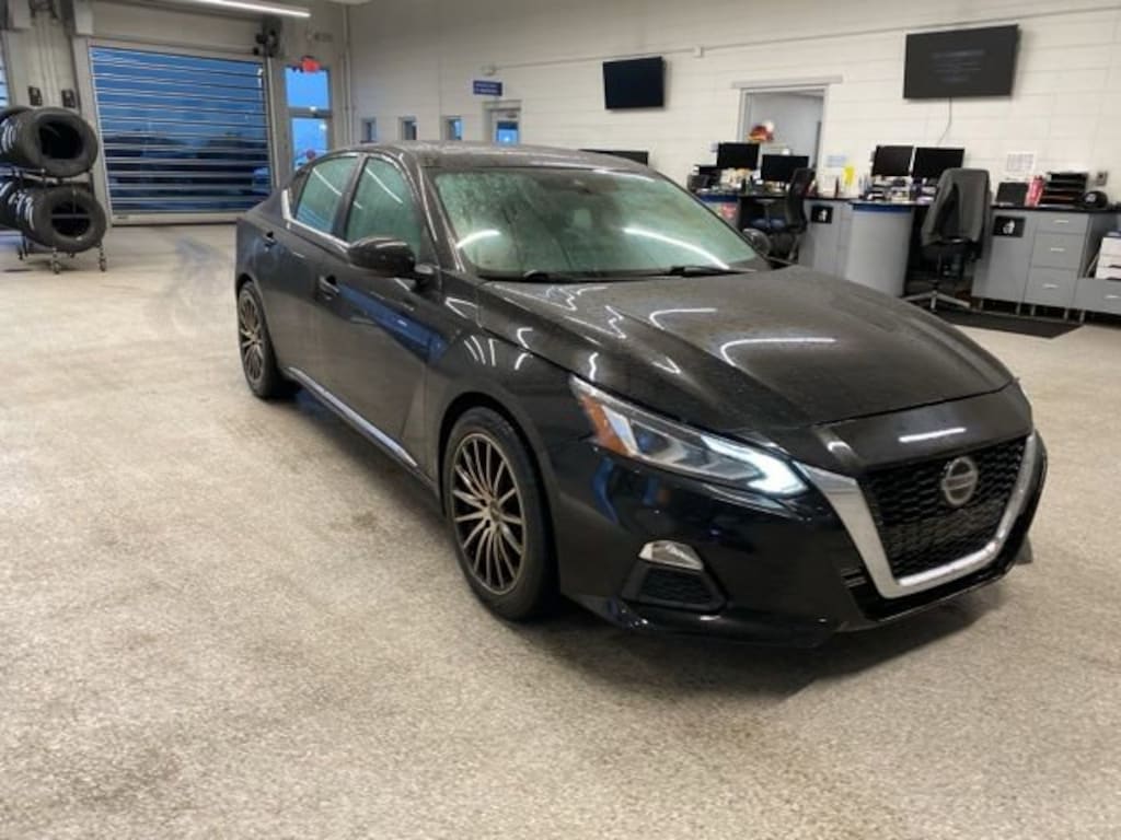 Used 2020 Nissan Altima 2.0 SR Sedan