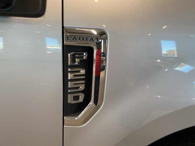 2017 Ford F-250 Lariat photo 4