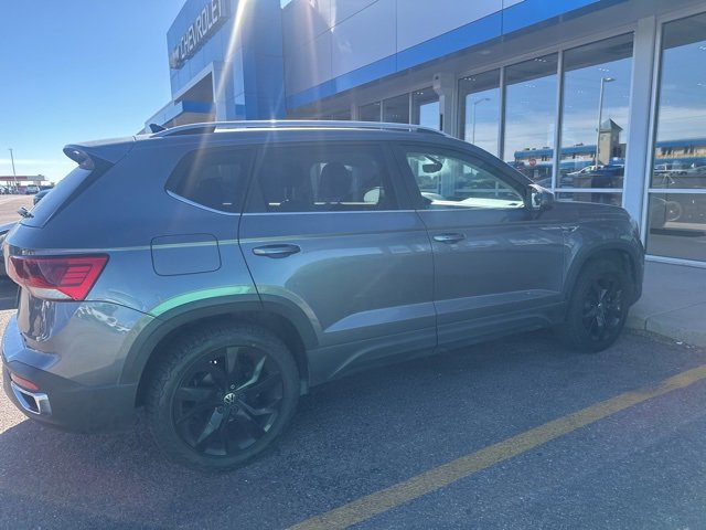 2022 Volkswagen Taos SE photo 3