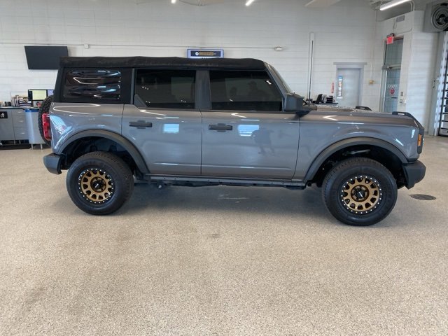 2022 Ford Bronco Base photo 3