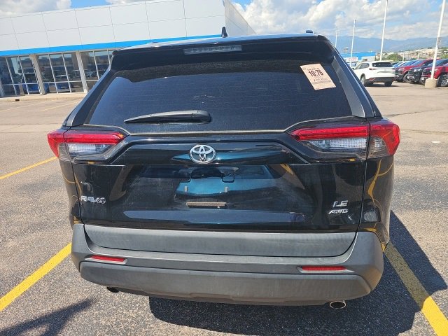 2021 Toyota RAV4 LE photo 4