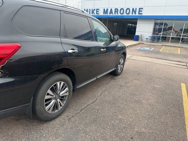 2020 Nissan Pathfinder S photo 2