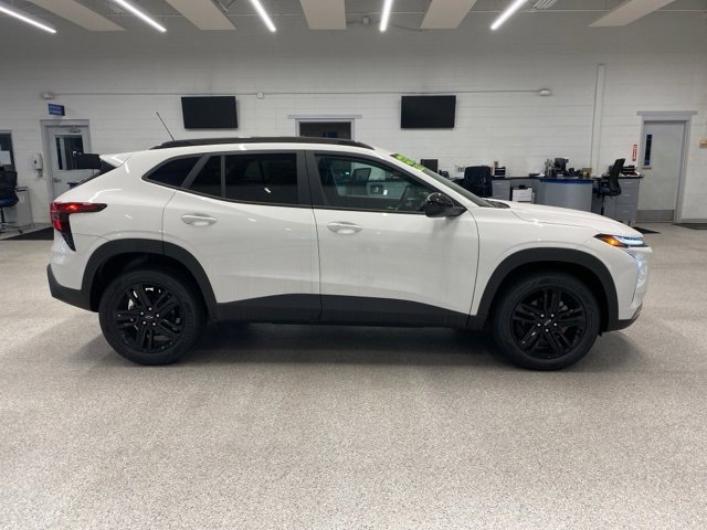 2025 Chevrolet Trax ACTIV photo 2