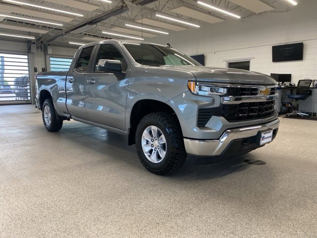 2025 Chevrolet Silverado 1500 LT photo 2