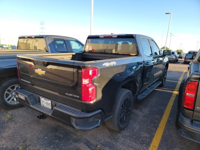 2024 Chevrolet Silverado 1500 Custom photo 3