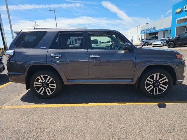 2018 Toyota 4Runner SR5 photo 4