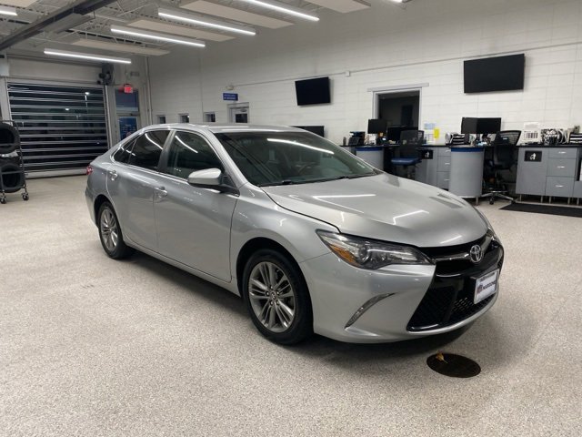 2015 Toyota Camry XLE photo 3