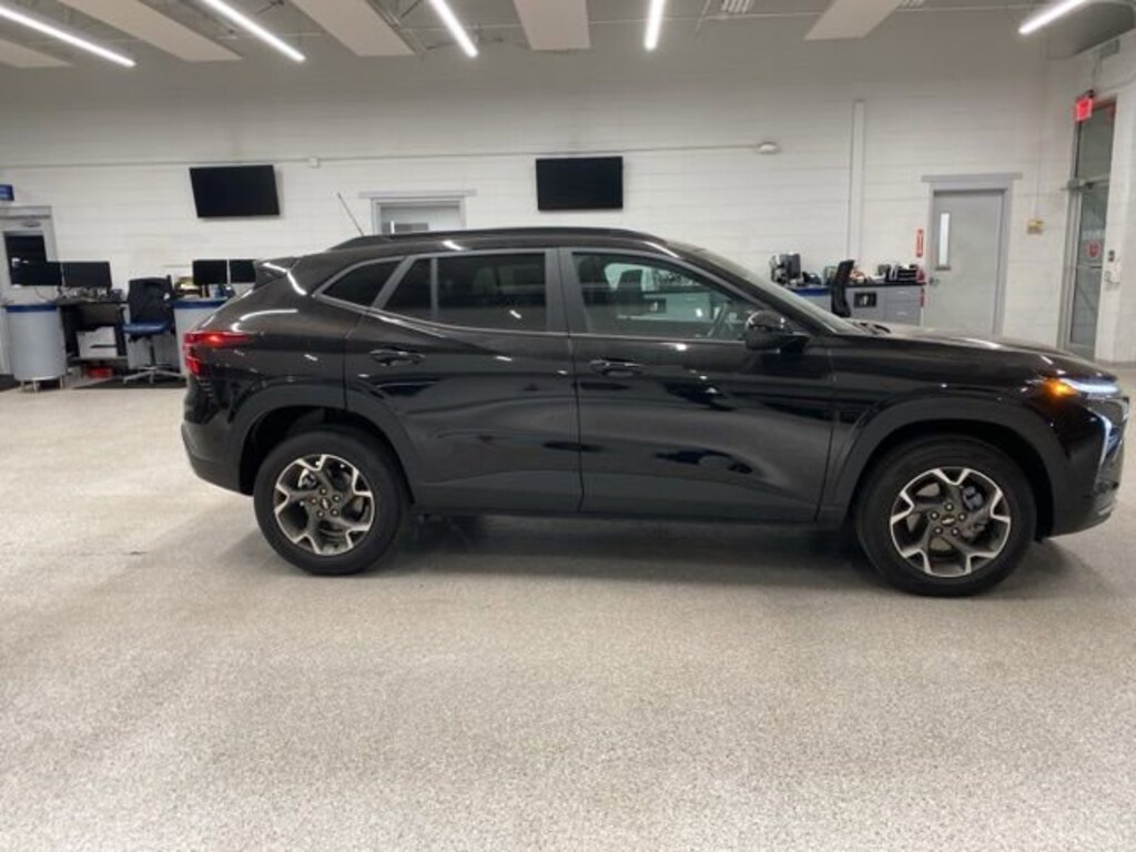 New 2026 Chevrolet Trax LT SUV