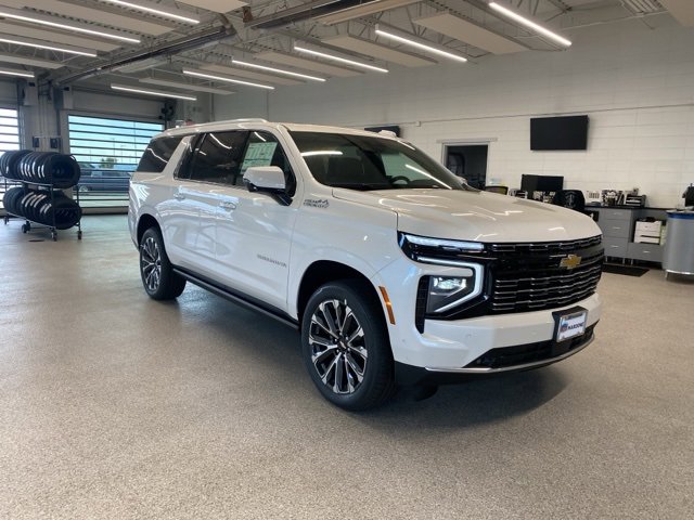 2025 Chevrolet Suburban High Country photo 3