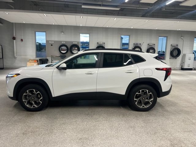 2026 Chevrolet Trax LT - Photo 9
