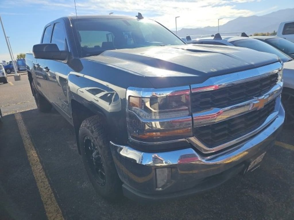 Used 2017 Chevrolet Silverado 1500 LT w/1LT Truck Double Cab