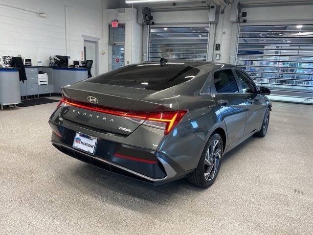 2024 Hyundai Elantra Limited photo 3