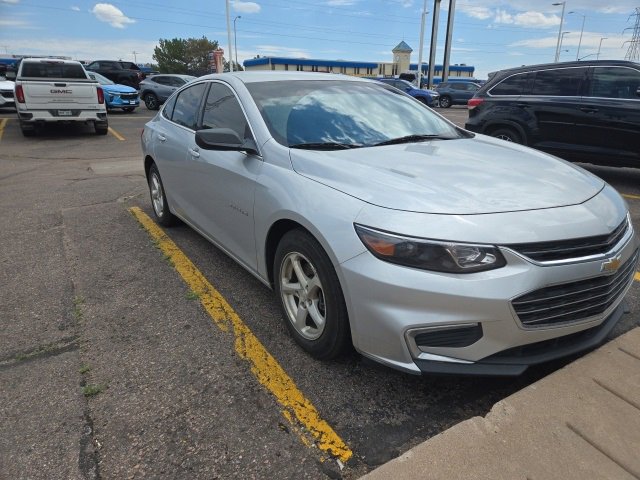 2018 Chevrolet Malibu photo 3