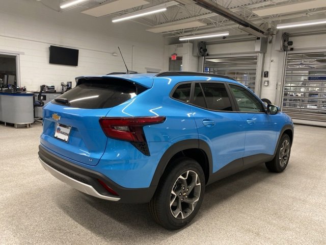 2025 Chevrolet Trax LT photo 3