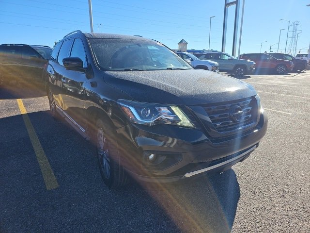 2019 Nissan Pathfinder Platinum photo 2