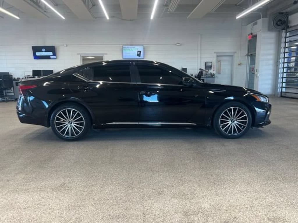 Used 2020 Nissan Altima 2.0 SR Sedan