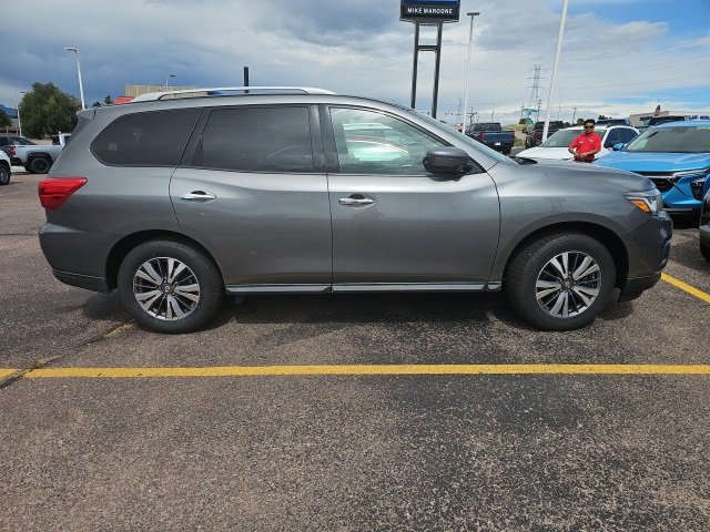 2020 Nissan Pathfinder SV photo 4