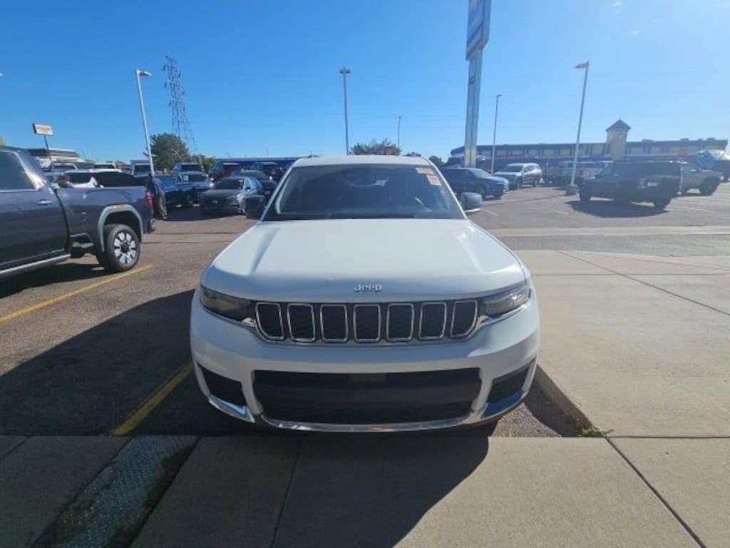 Used 2023 Jeep Grand Cherokee L Laredo SUV
