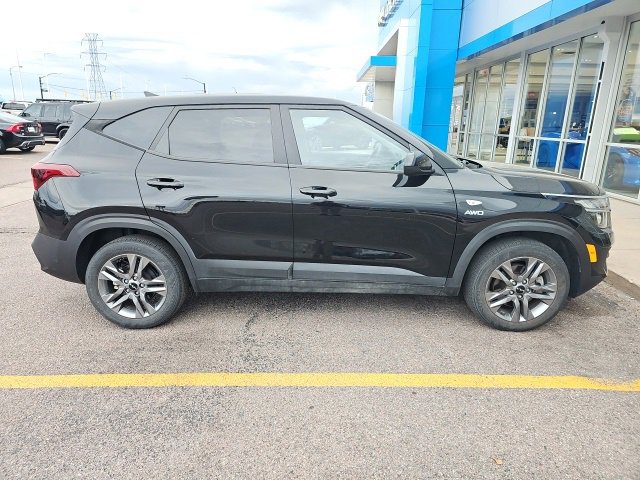 2023 Kia Seltos LX photo 3