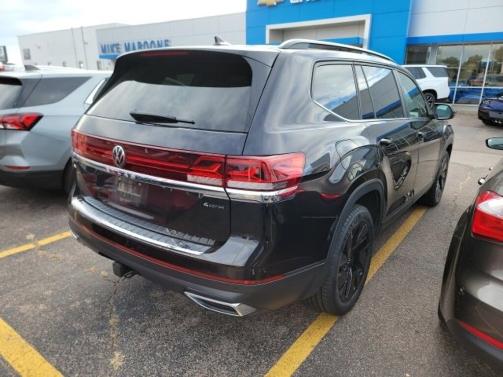 Used 2024 Volkswagen Atlas 2.0T SE w/Technology SUV