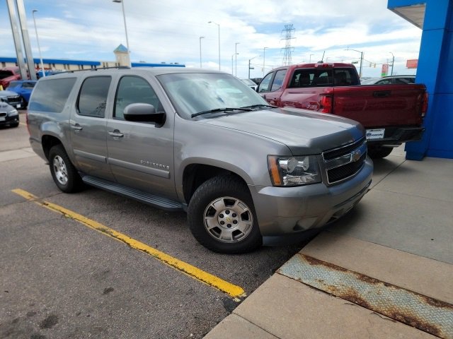 2008 Chevrolet Suburban 1500 LT photo 2