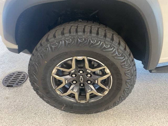 2026 Chevrolet Colorado ZR2 - Photo 10