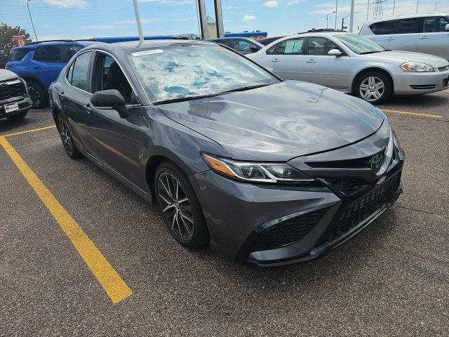 2022 Toyota Camry SE photo 3