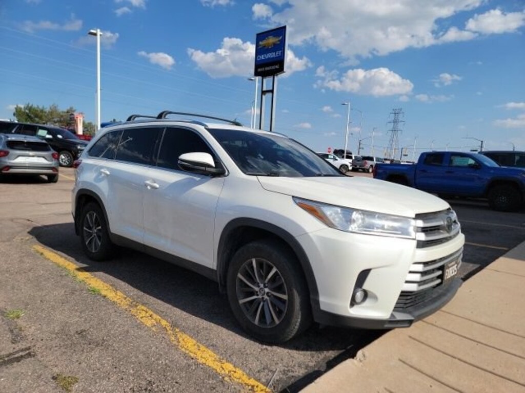 Used 2019 Toyota Highlander SE V6 SUV