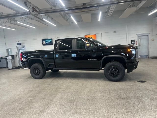 2026 Chevrolet Silverado 2500 HD ZR2 - Photo 4