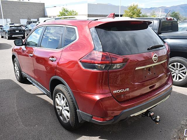 2019 Nissan Rogue SV photo 3