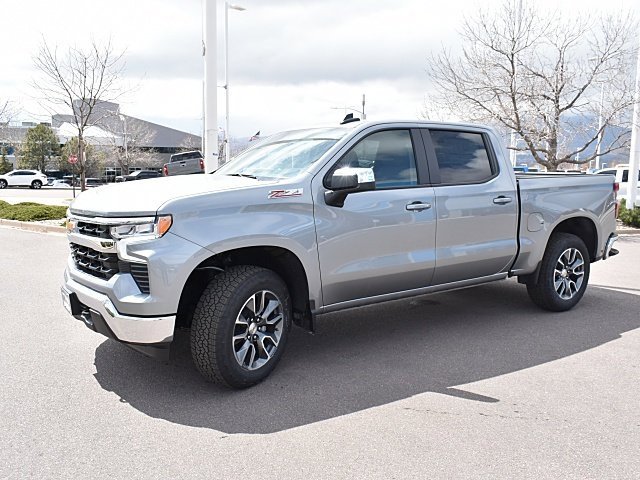 2025 Chevrolet Silverado 1500 LT photo 3