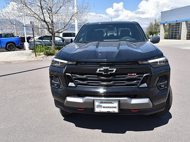 2025 Chevrolet Colorado Z71 photo 2