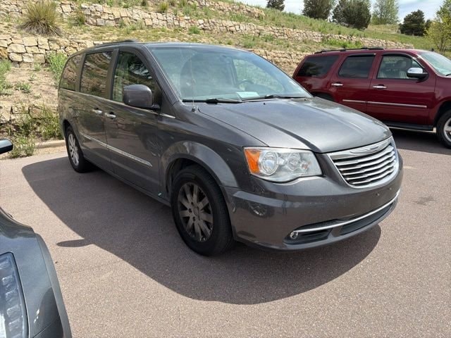 2016 Chrysler Town & Country Touring's photo