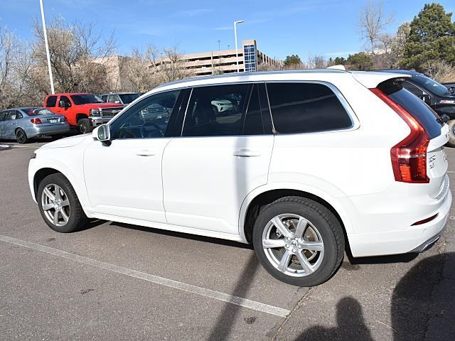 2021 Volvo XC90 T6 Momentum photo 2