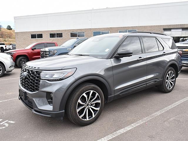 2025 Ford Explorer ST-Line photo 2