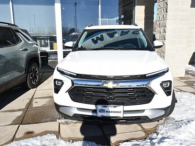2025 Chevrolet Trailblazer LT photo 2