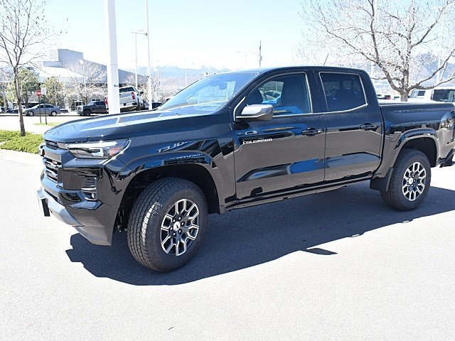 2025 Chevrolet Colorado Z71 photo 3