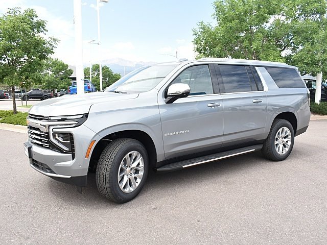 2025 Chevrolet Suburban Premier photo 3