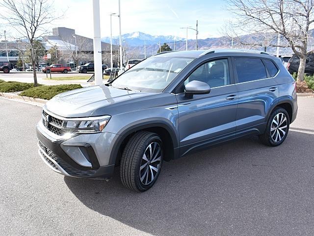 2022 Volkswagen Taos SE photo 3