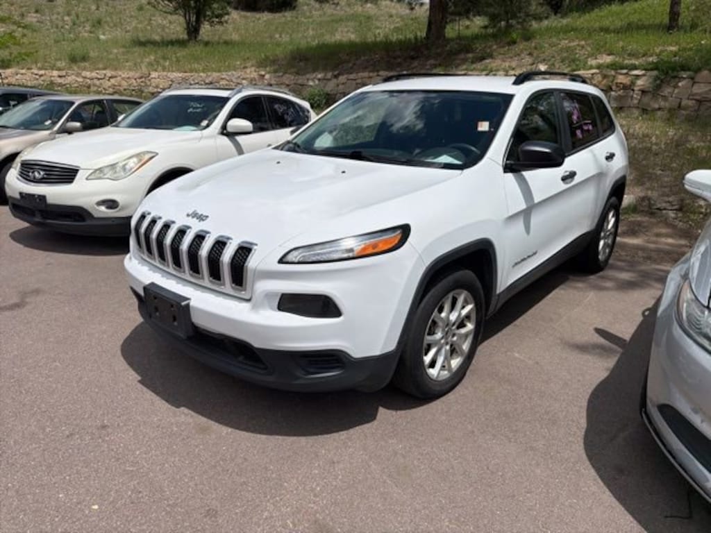 Used 2016 Jeep Cherokee Sport FWD SUV